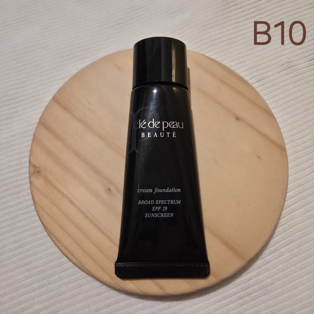 Clé de peau - Cream Foundation